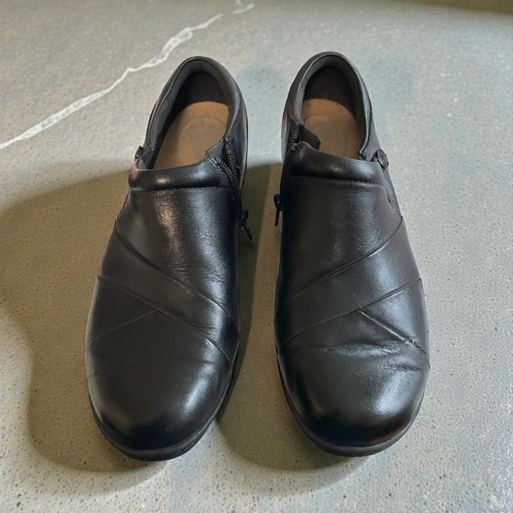 Clarks Women Size 10M Channing Essa Zipper Soft Cushion Shoes